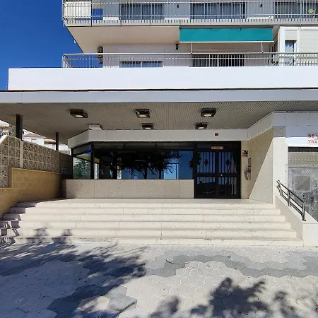Sunny Seaside Apartment *